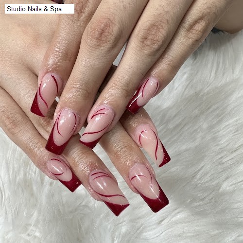 Studio Nails & Spa