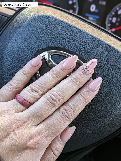 Deluxe Nails & Spa