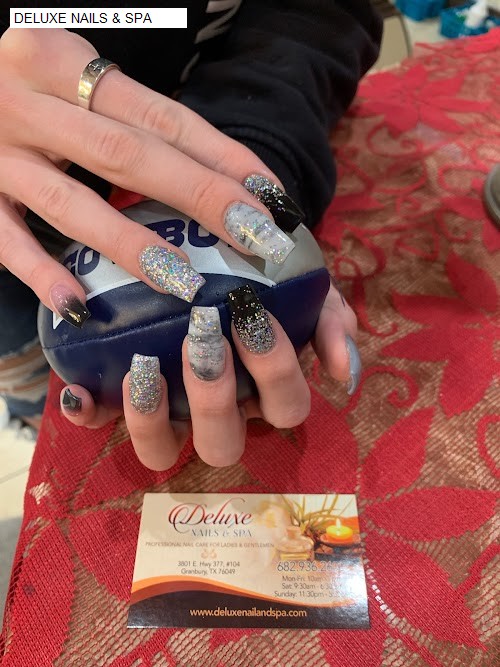 DELUXE NAILS & SPA