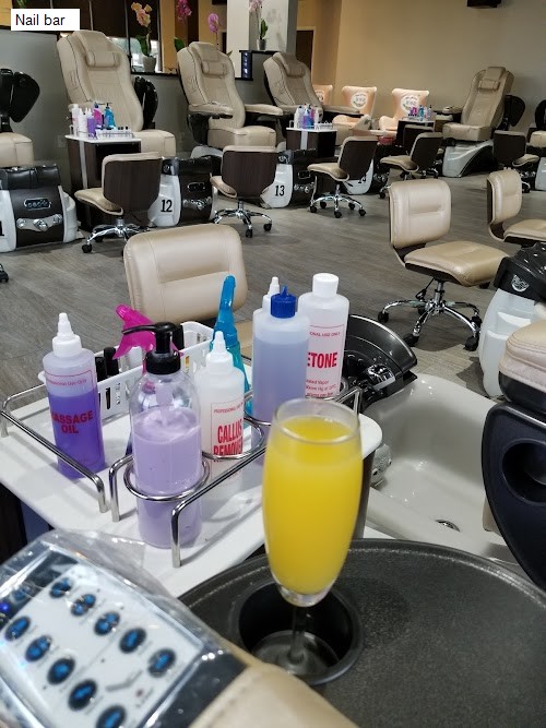 Nail bar